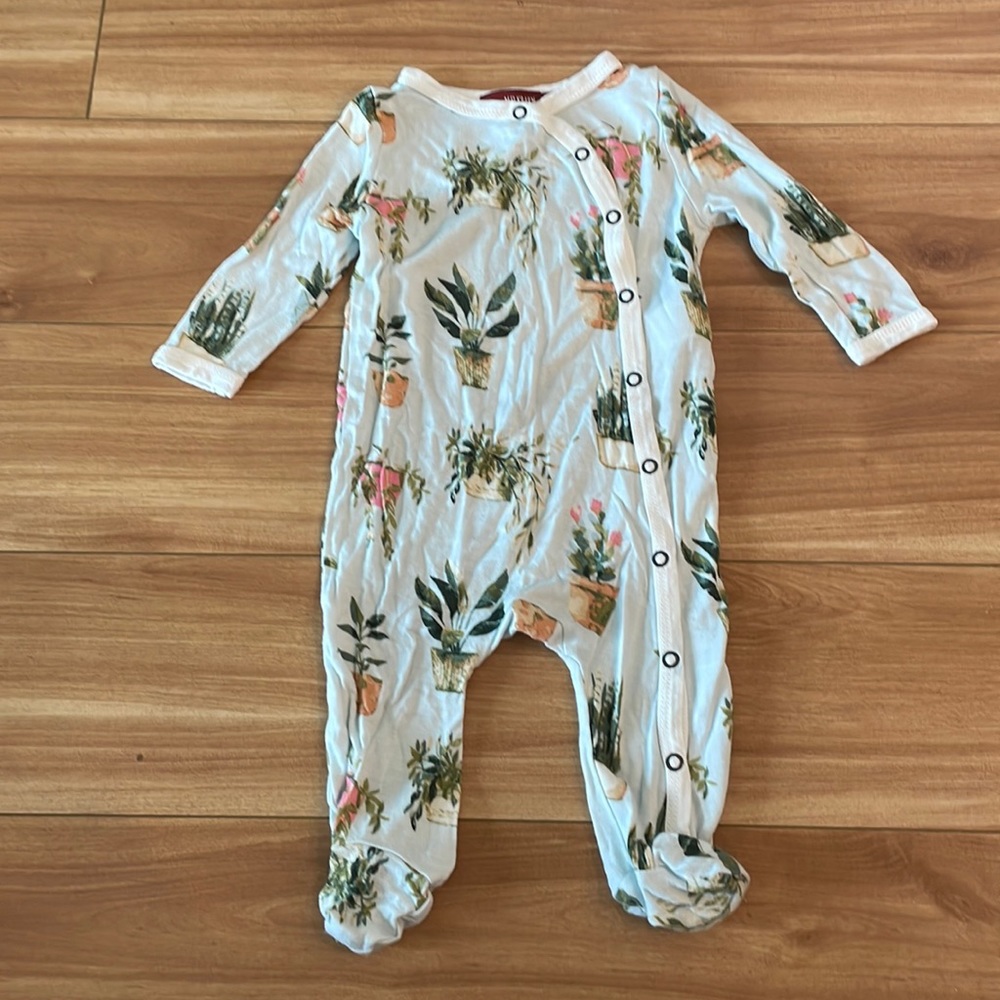 Milkbarn 0-3 months onesie with plant design